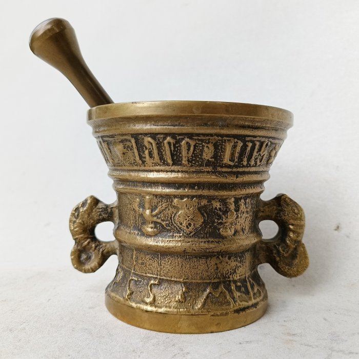 Mortar and pestle (1) - Bronze