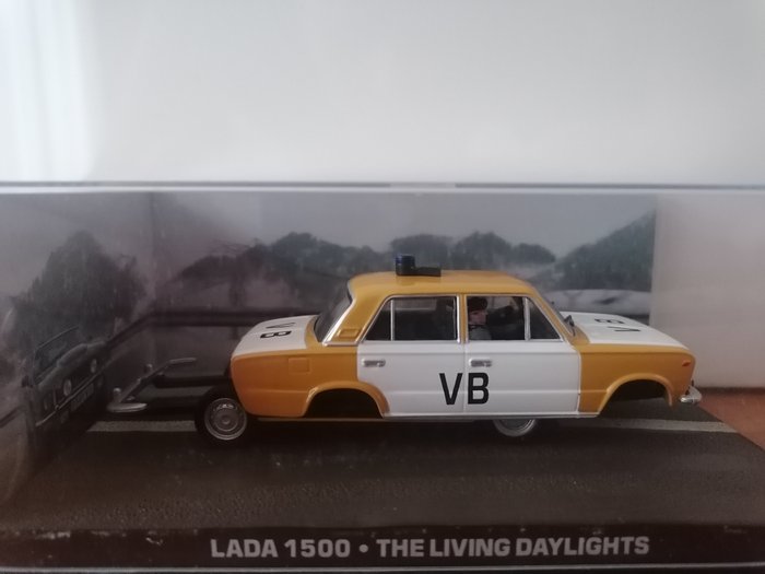 Hachette 1:43 - Modellauto - Lot of 4 James Bond 007 Model Cars