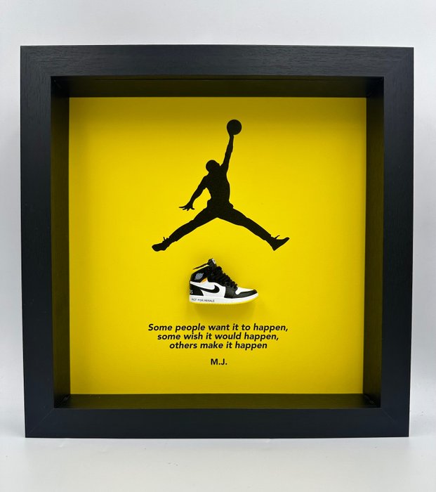 Rahmen (1) - Gerahmter Sneaker Air Jordan Retro High, nicht zum Weiterverkauf bestimmt, Varsity Maize  - Holz