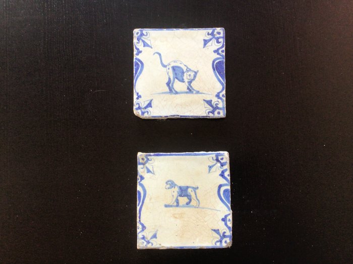 瓷磚 (2) - 動物瓷磚，貓（如）和狗/公羊（？） - 古董 - 1600-1650 