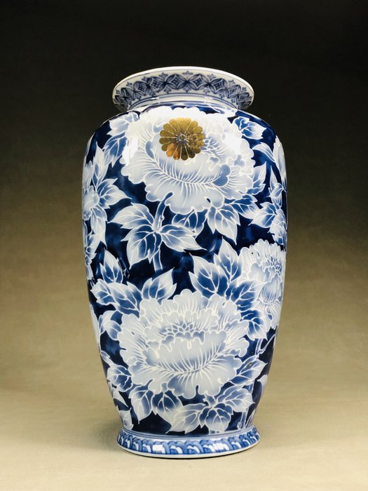 Vaso - Porcellana, Bellissimi fiori di peonia Roketsu Arita-yaki 有田焼 Wakayama 若山 - Giappone  (Senza Prezzo di Riserva)
