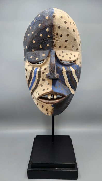 máscara excelente - Congo - Congo RDC  (Sem preço de reserva)