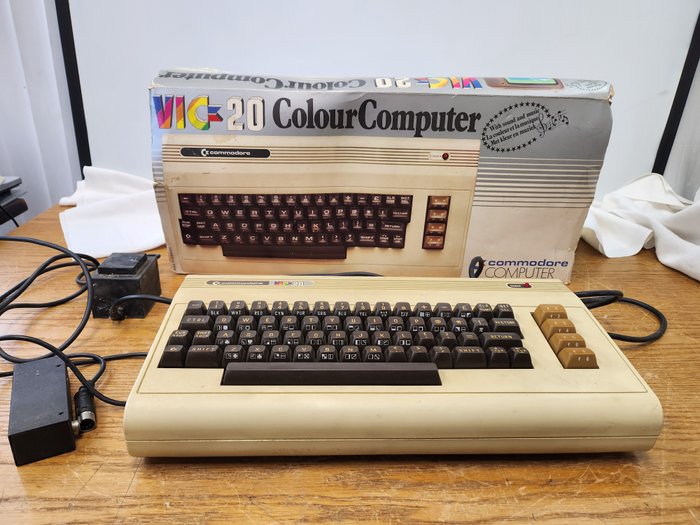 Commodore Vic 20 - Komputer (1) - W oryginalnym pudełku