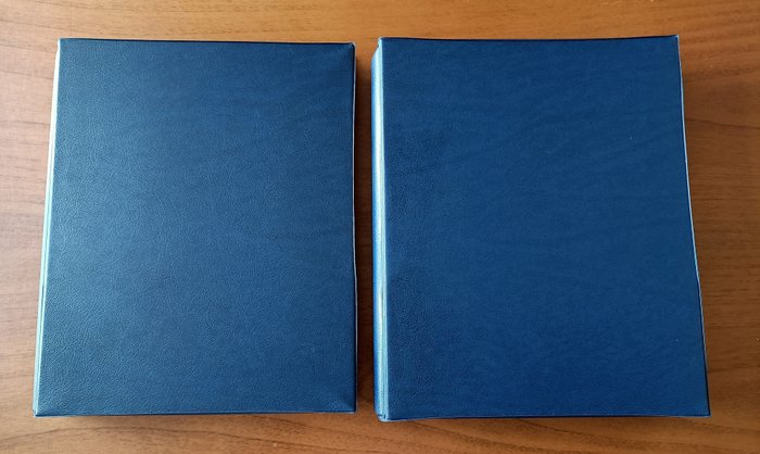 World  - 2 ring binders for FDC or postcards with 300 storage spaces