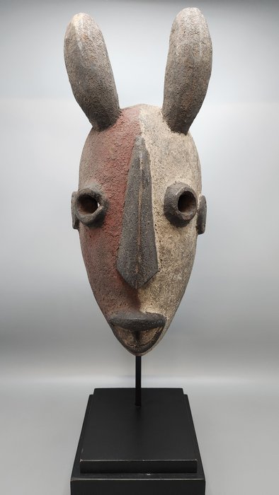 máscara excelente - Manbila - Cameroon  (Sem preço de reserva)
