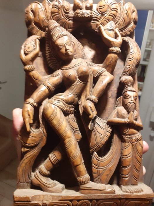 Divindade de escultura em madeira - Madeira - Índia - segunda metade do século 20