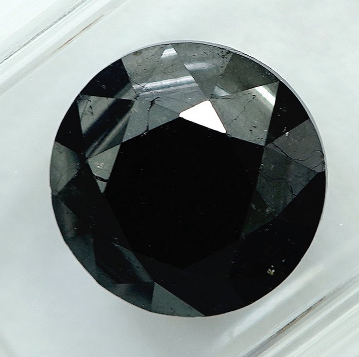 1 pcs 钻石  (经彩色处理)  - 4.87 ct 黑色 - 实验室报告中未指明 - 国际宝石研究院（IGI）