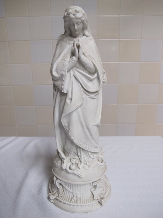 Religiøse og åndelige genstande - Antik porcelæn Hellige Jomfru Maria på slangen mærket I. 36 cm. 1880 - Antik - Biscuit porcelæn - 1850-1900