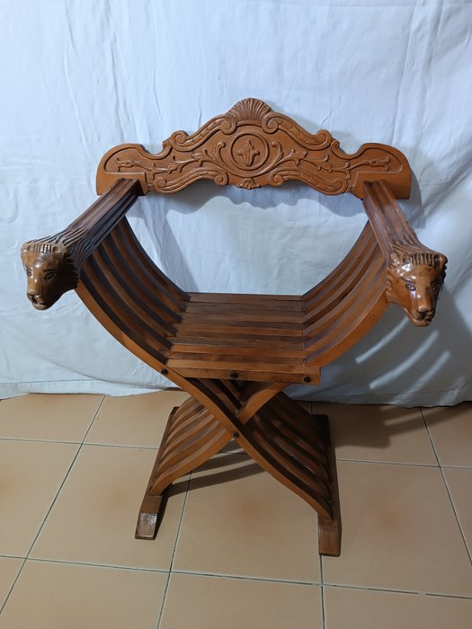 Krzesło - Savonarola con braccioli w formie Leone - Drewno