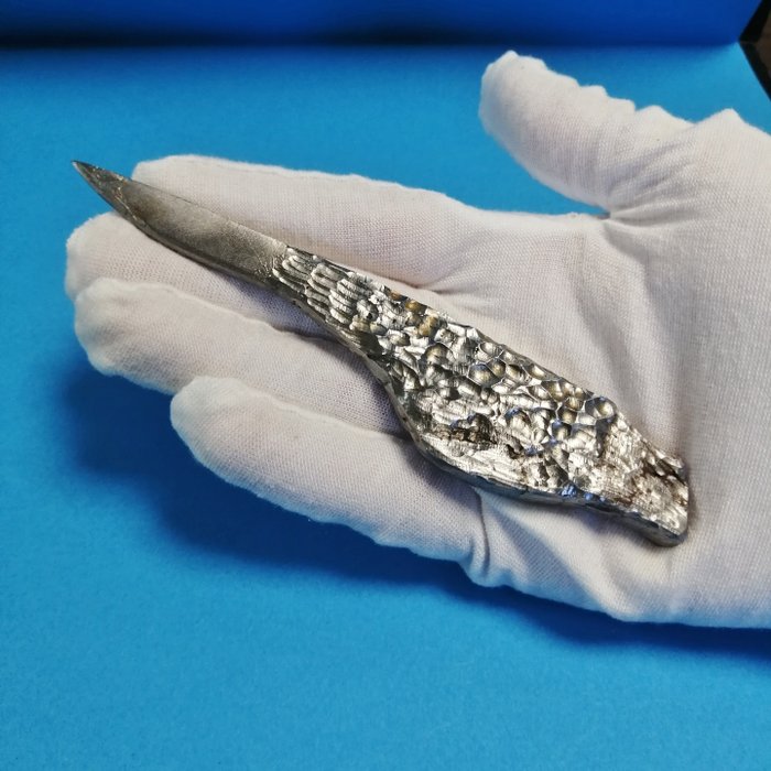 Aletai meteorite paper cutter Iron meteorite - Height: 132 mm - Width: 16 mm - 92 g - (1)