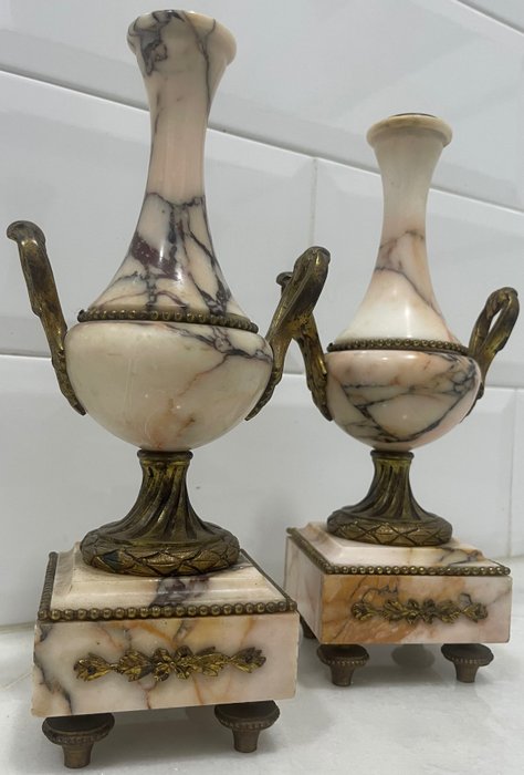Vase (2)  - Bronze (vergoldet), Marmor