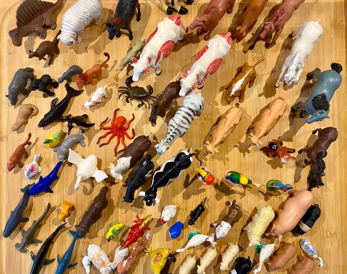 Different Brands  - 玩具動物公仔 67x animaux en plastique 1970-80 + 3 fermiers 1960 - 1970-1980 - 比利時