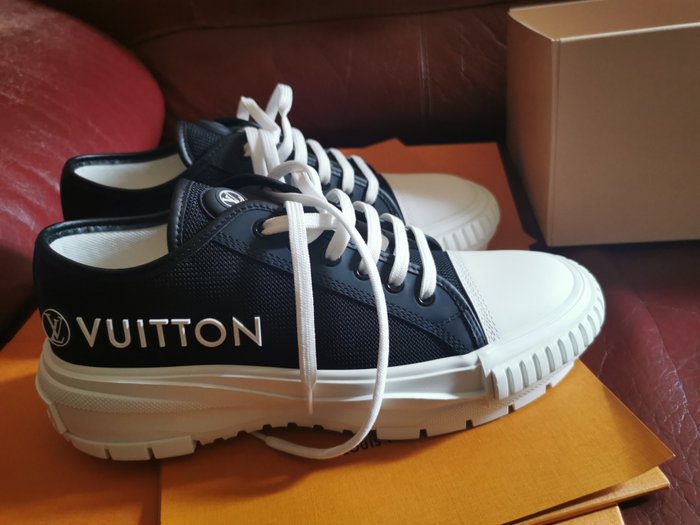 Louis Vuitton - Low Sneaker - Größe: Shoes / EU 40