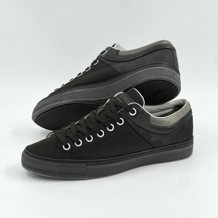 Louis Vuitton - Sneakers - Maat: Shoes / EU 42