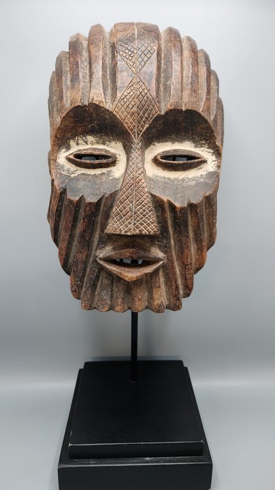 superb mask - Kongo DRC  (Utan reservationspris)