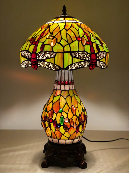 NO RESERVE!! - Tiffany stijl tafellamp Studio - Dark Green Dragonfly met 2 lichtpunten! - Lampa stołowa - Szkło (witraż)