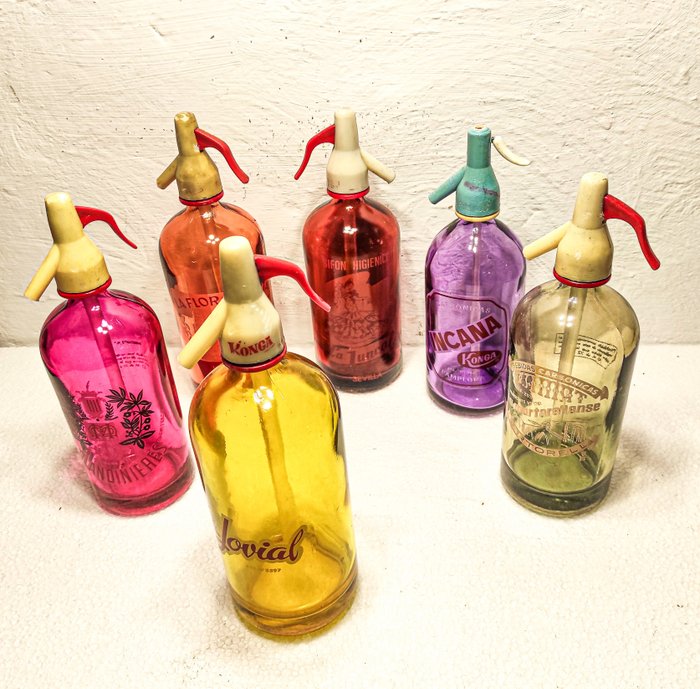 Flaske - Lott med seks vintage fargede sifoner