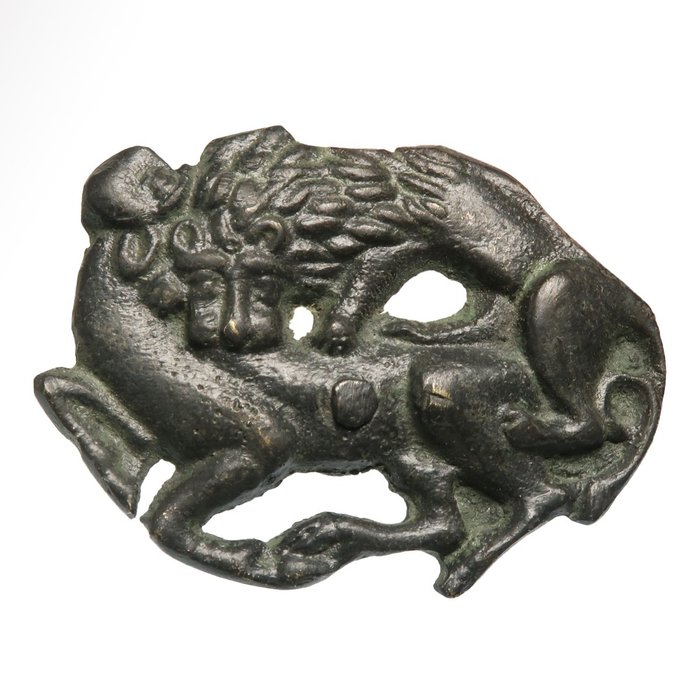 Scythe Bronze Pièce jointe de travail ouverte avec un lion attaquant un cerf