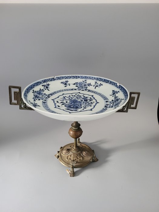 Naczynie - chine Grand plat décors blanc bleu montée sur pied - Brązowy, Porcelana