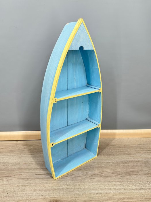 Boekenkast of kast in de vorm van een boot - Kaappi (1) - Puu