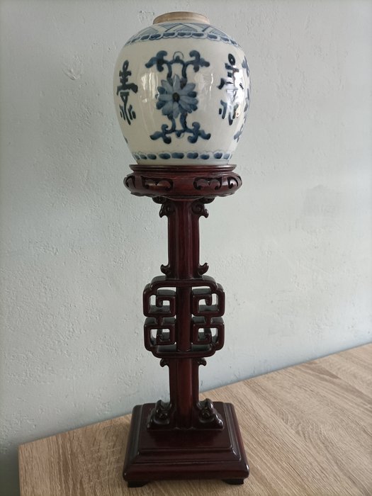 Κινεζικό τζίντζερ shou jar βάζο τζίντζερ - Ξύλο, Πορσελάνη - Κίνα - 20ος αιώνας