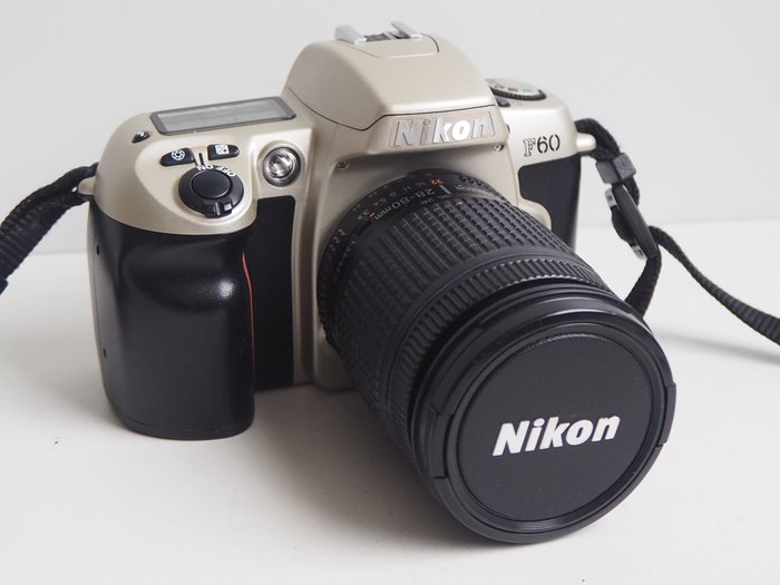 Nikon F60 silver + AF Nikkor 28-80mm Yksilinssinen digitaalinen peiliheijastuskamera (SLR)