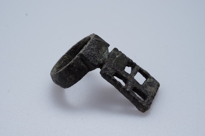 Romerska antiken Brons Romersk bronsnyckelring INGEN RESERV  (Utan reservationspris)