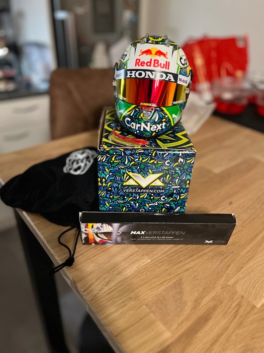 Red Bull Racing - Max Verstappen - 2021 - Event memorabilia 