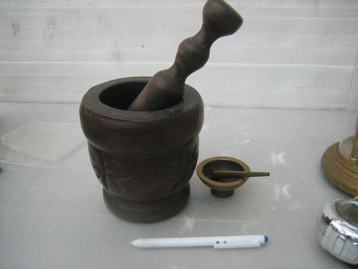 Mortar and pestle (4) - wood, brass