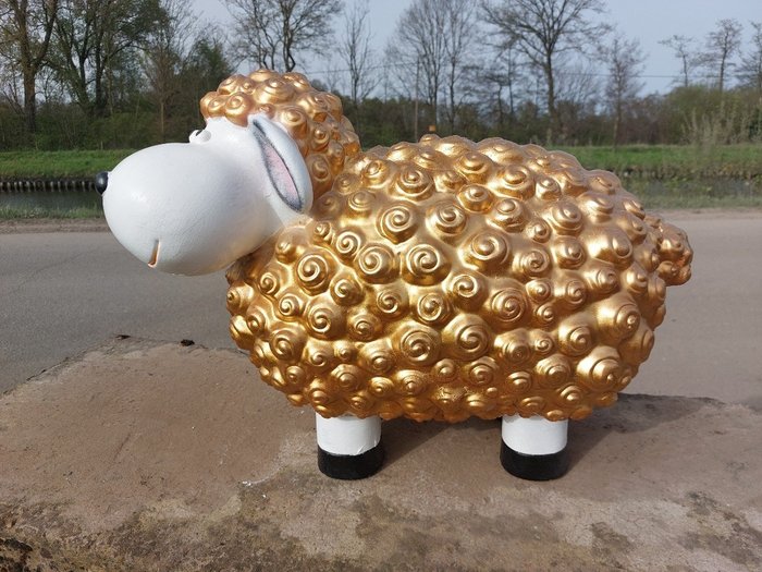 Statue, big woolly sheep 60 cm long - 42 cm - MGO de haute qualité