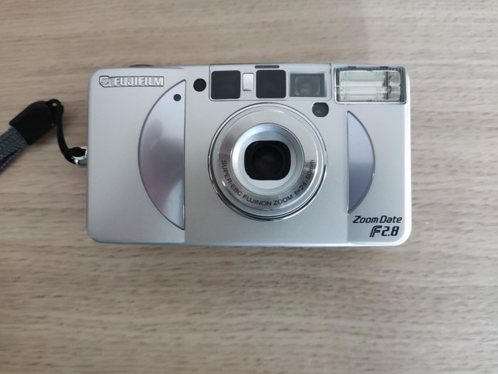 Fuji Silvi F2.8 zoomdate 24-50 mm 模拟相机