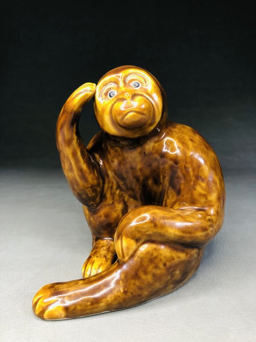 Kutani yaki 九谷焼 - Isokichi Asakura 浅蔵五十吉 - Figurină - Monkey figurine made by Isokichi Asakura The title is "Haruka" - Porțelan