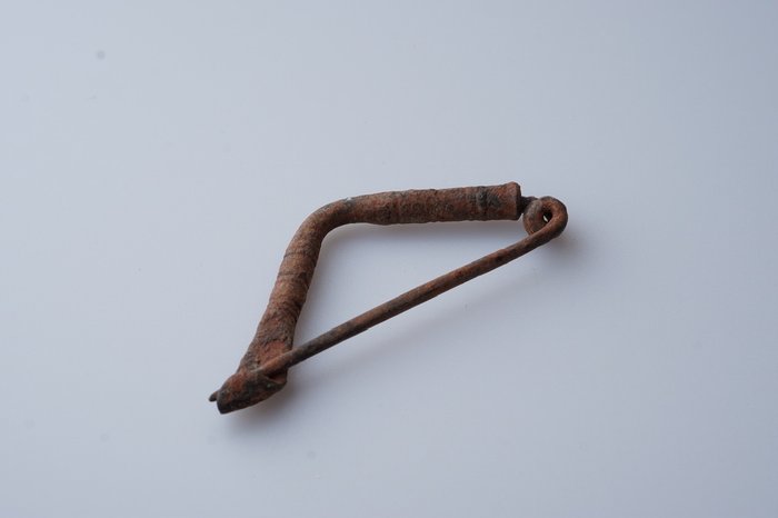 Epoca de Bronz fibula din epoca bronzului FĂRĂ REZERVĂ - 6.5 cm  (Fără preț de rezervă)