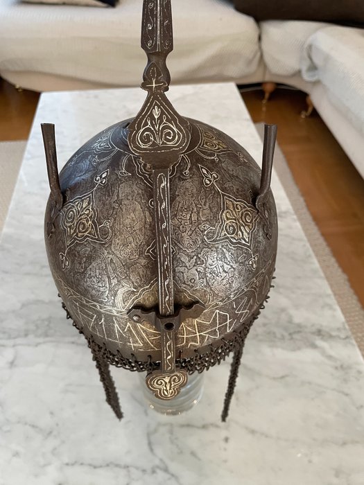 Decorative Kulah-Khud helmet - Iron (cast/wrought) - India - late 20th century