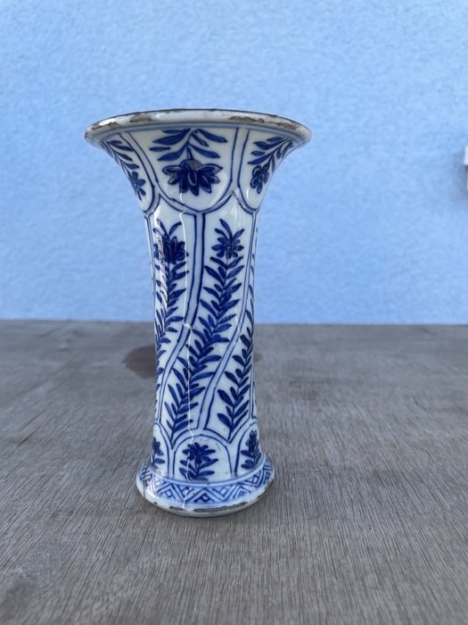 Vase - Porcelain - China - Kangxi (1662-1722)  (No Reserve Price)