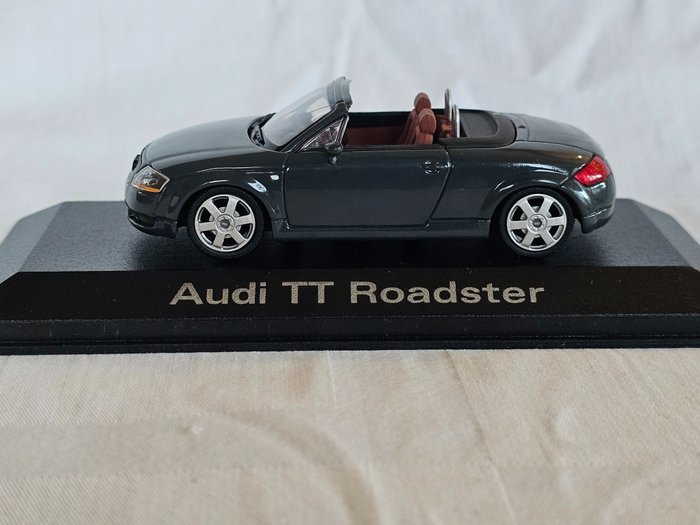 Minichamps 1:43 - 1 - Modelcabrioletbil - Audi TT Roadster - begrænset 1200