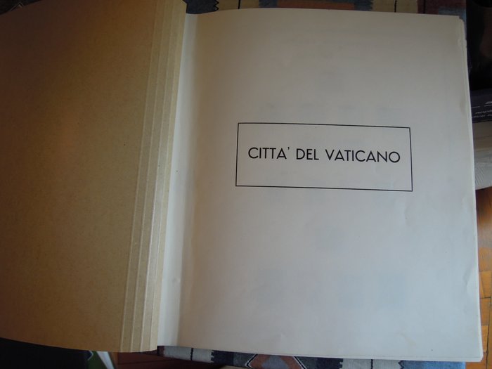 Ciudad del Vaticano 1929/1976 - Colección ordinaria muy avanzada + servicios en 77 hojas Marini en un álbum.