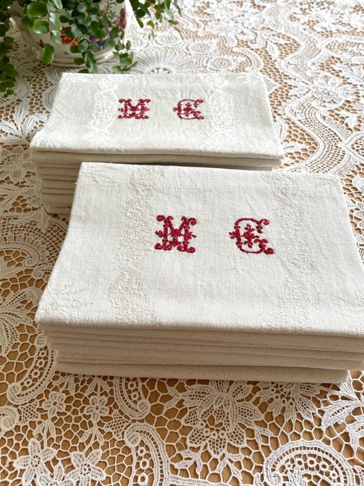 法式桌布。 10张漂亮的旧餐巾。 MC 字母组合。手工刺绣。 - 餐巾 (10)  - 77 cm - 65 cm