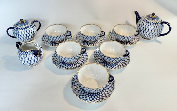 Lomonosov Imperial Porcelain Factory - Anna Yatskevich - Theeservies (15) - Cobalt Net - Porselein
