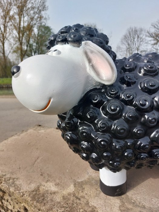Estátua, big woolly sheep 60 cm long - 42 cm - MGO de alta qualidade