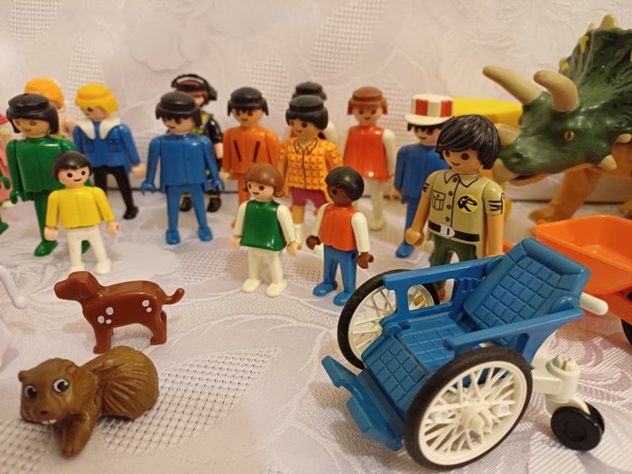 Playmobil - Playmobil Set von 28 Artikel, 17 Figuren, 2 Dinosaurier