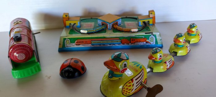 Blikken speelgoed 8 stuks  - Jouet en étain - 1960-1970 - Allemagne/Chine