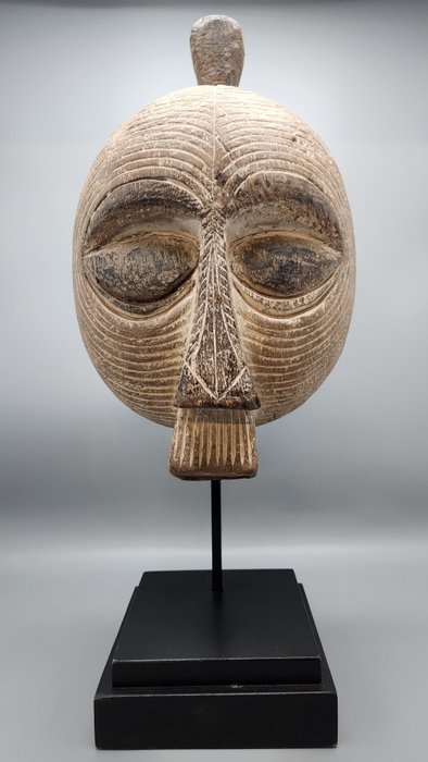 magnífica máscara - Luba - República Democrática del Congo  (Sin Precio de Reserva)