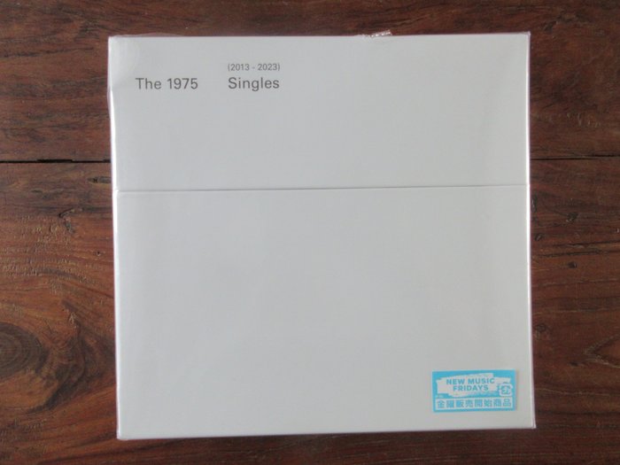 The 1975 - Singles (2013-2023) - 5 x 7" colored vinyl - Boksi - 2023