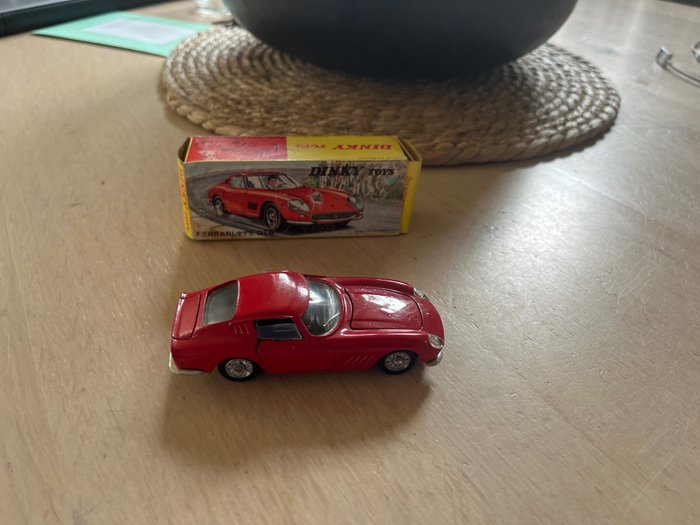 Dinky Toys 1:43 - 1 - Pienoismalliauto - ref. 506 Ferrari 275 GTB