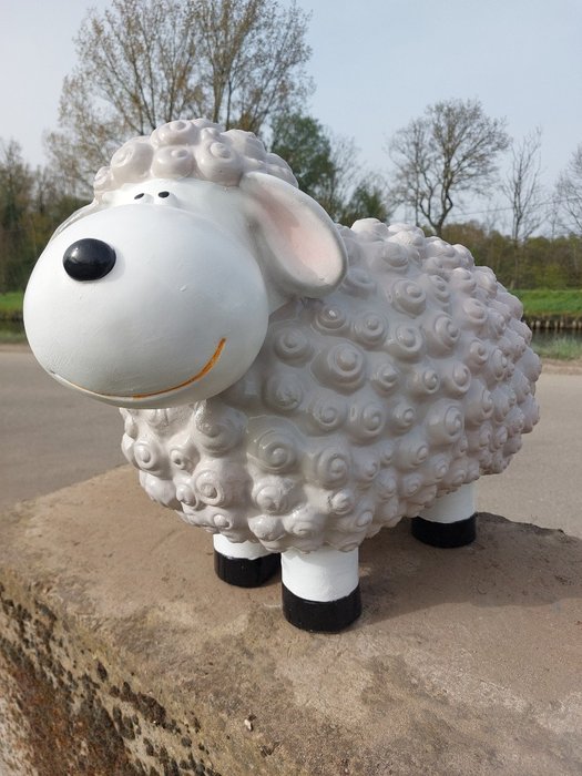 Statua, big woolly sheep 60 cm long - 42 cm - MGO di alta qualità