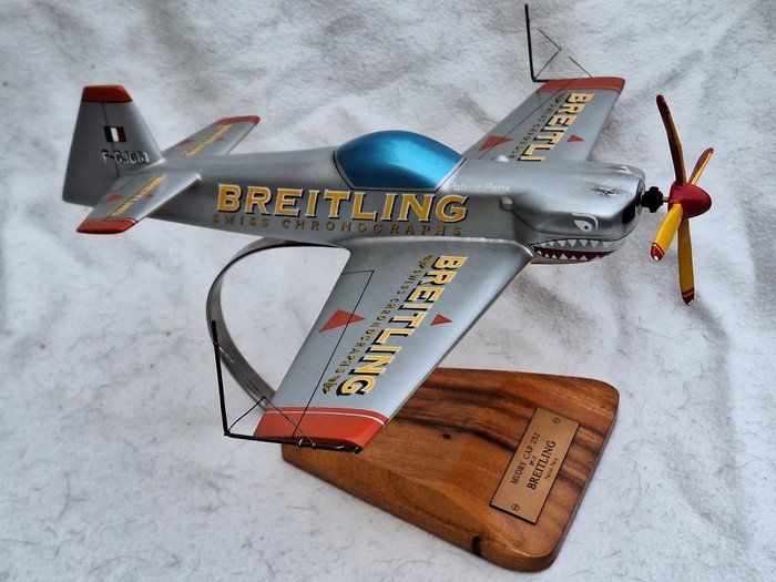 Modell repülőgép - Breitling Mudry Cap 232