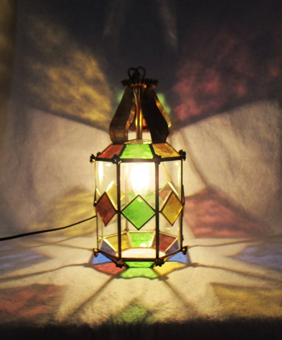 Lampă suspendată tip felinar - Alamă, Sticlă, sticla colorata ciocanita