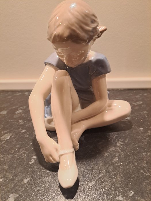 Royal Copenhagen - Figur - Ballet dancer #4642 - Porselen