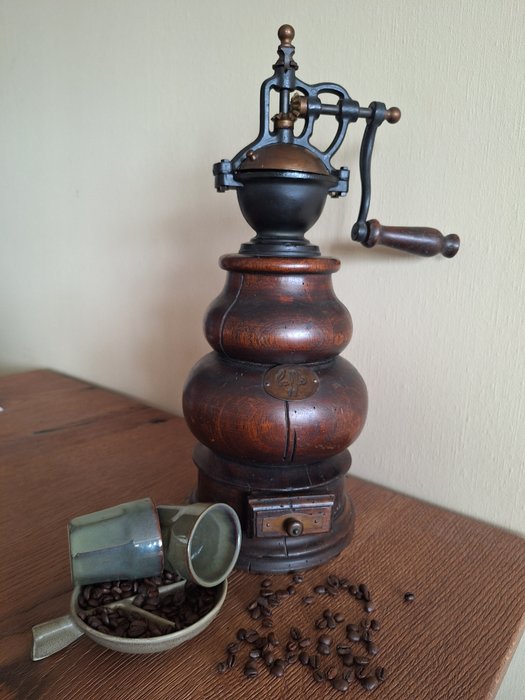 咖啡研磨机 (1) - 木, 铁（铸／锻）